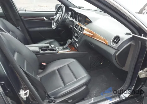 2012 Mercedes-Benz C 300 Sport 4Matic z USA, uszkodzony, nr VIN WDDGF8BB5CR212215